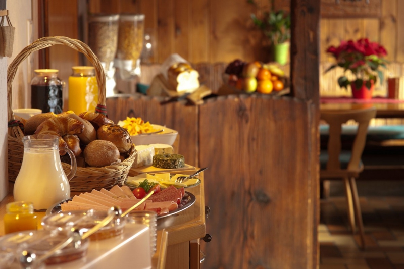 brasserie-TRIGANCE-min_breakfast_buffet_food_restaurant_meal_hotel_plate_fresh-718745